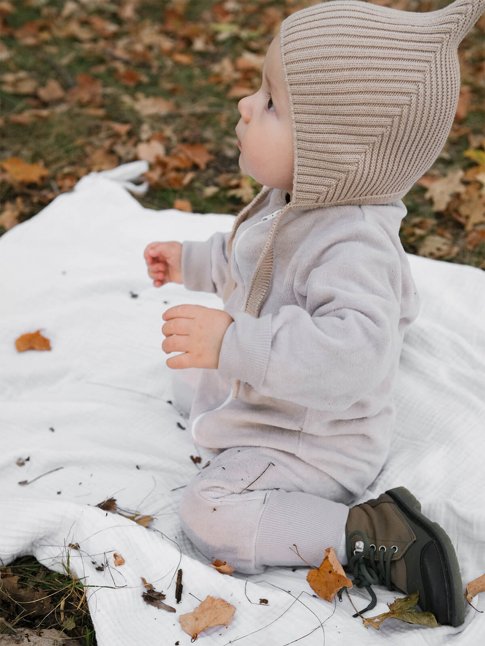Велюровый комбинезон Mjölk White Sand, на манжетах