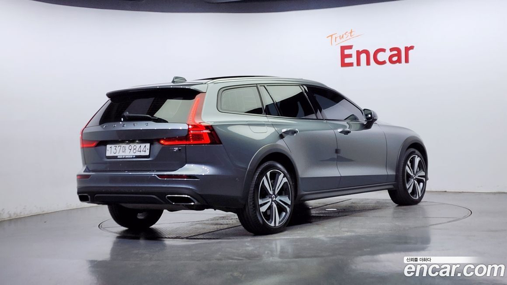 Volvo V60 Cross Country 2 Generation T5 Pro AWD (11.2019)
