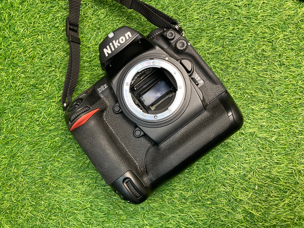 Nikon D2X
