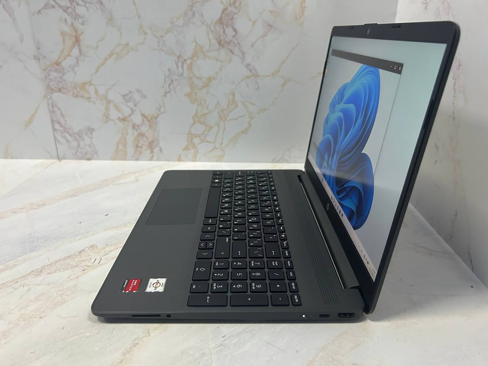 Ноутбук HP 15s-eq1142ur. Производитель CPU: AMD, Линейка CPU: Athlon, CPU: Silver 3050U, RAM: 8Gb, HDD: -, SSD: 256Gb, GPU: AMD Radeon, Диагональ: 15.6", Разрешение: 1920*1080, Тип экрана: IPS, OS: DOS, Цвет: Серый, BackLight: -, Состояние: B2