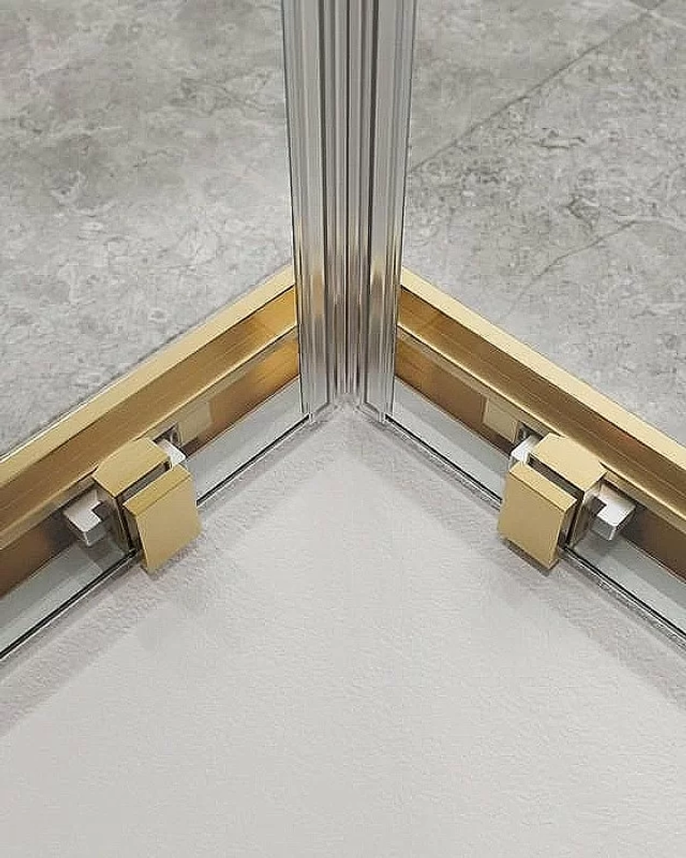 Душевой уголок Cezares Molveno 120x110 AH-22-120/110-C-BORO-IV стекло прозрачное/профиль золото брашированное
