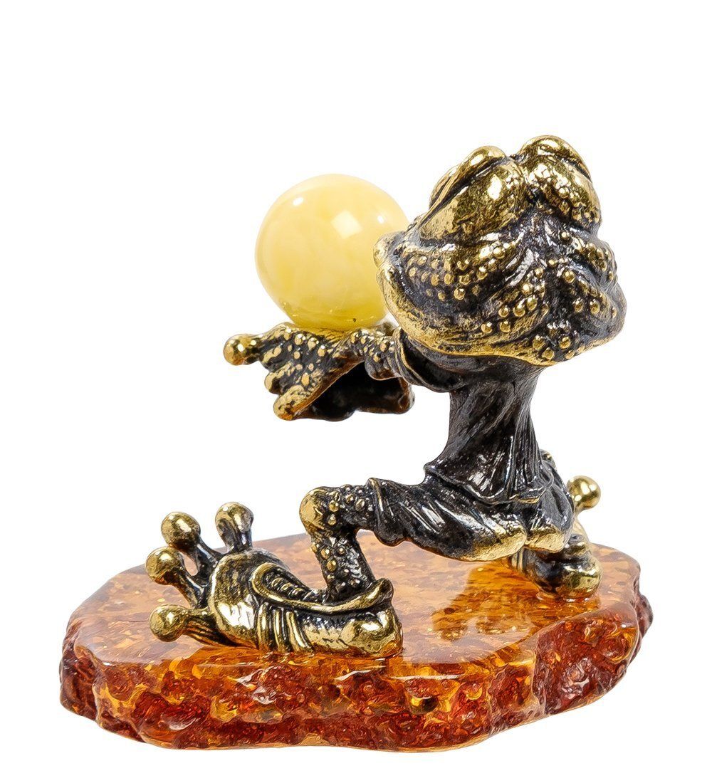 Народные промыслы AM-2197 Фигурка «Лягушка-волейбол» (латунь, янтарь)