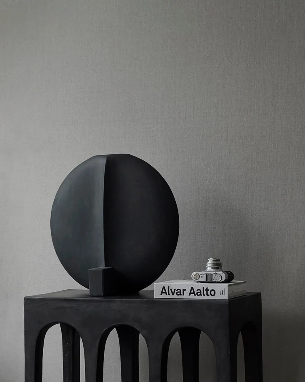 Ваза 101 Copenhagen Guggenheim Vase, Big - Black