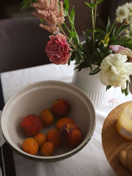 Миска зеленого цвета с рельефным узором Ягоды Тайги из коллекции russian north, 2,5 л