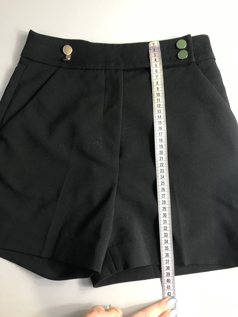 Шорты H&M в классическом исполнении, маркировка 34, визуально на 40 размер