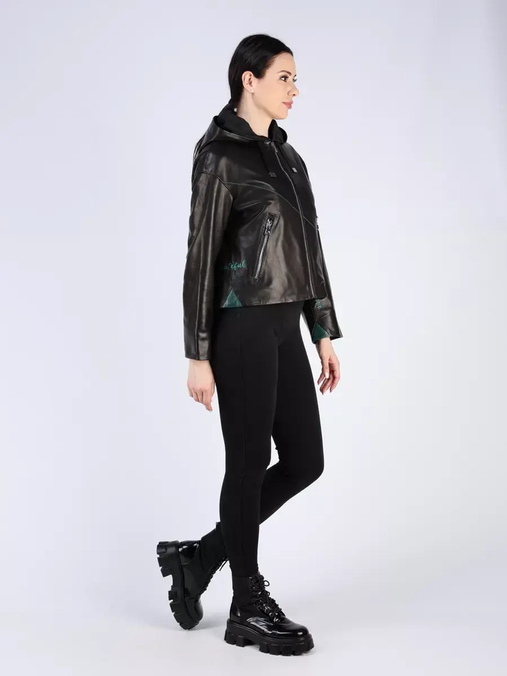 Кожаная куртка демисезонная с капюшоном