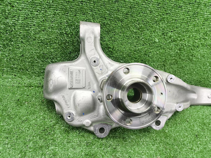 Кулак поворотный передний левый Zeekr 001 (21-нв)