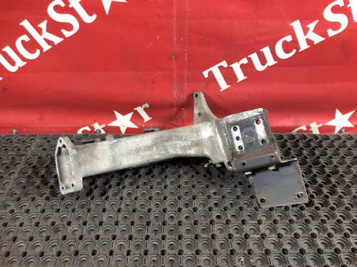 Кронштейн переднего бампера левый