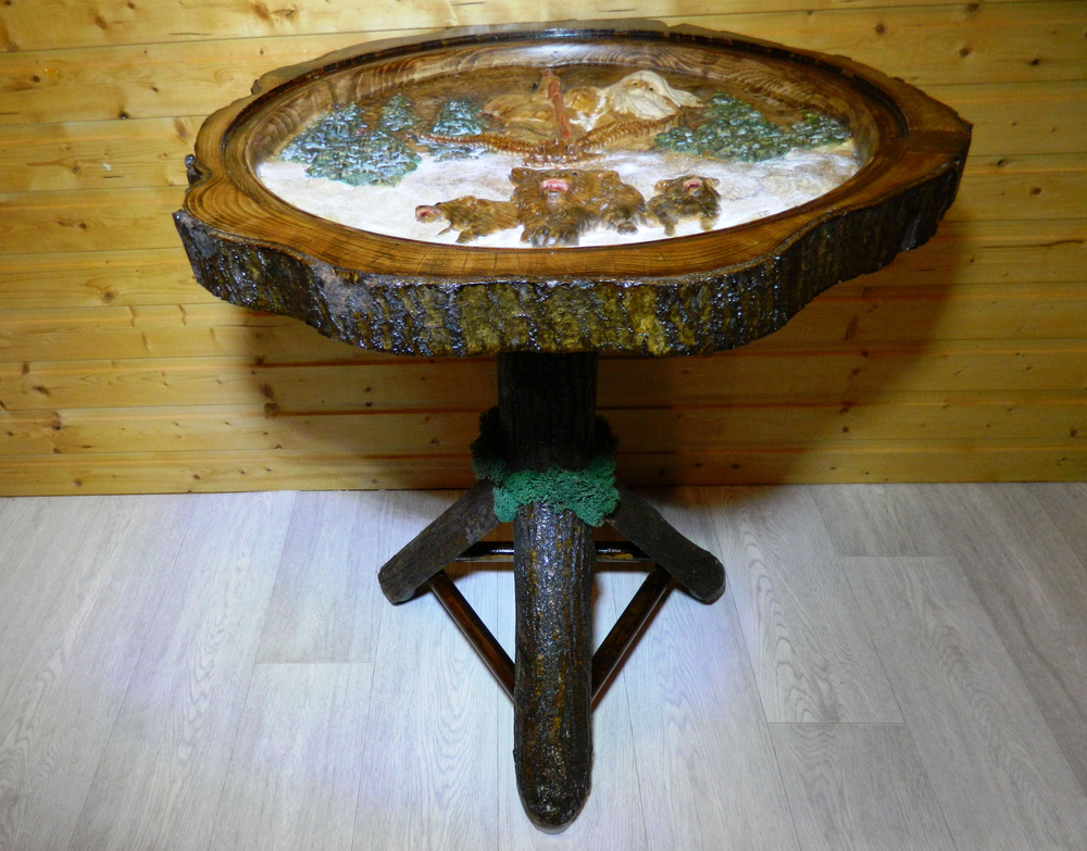 Стол резной с подсветкой.