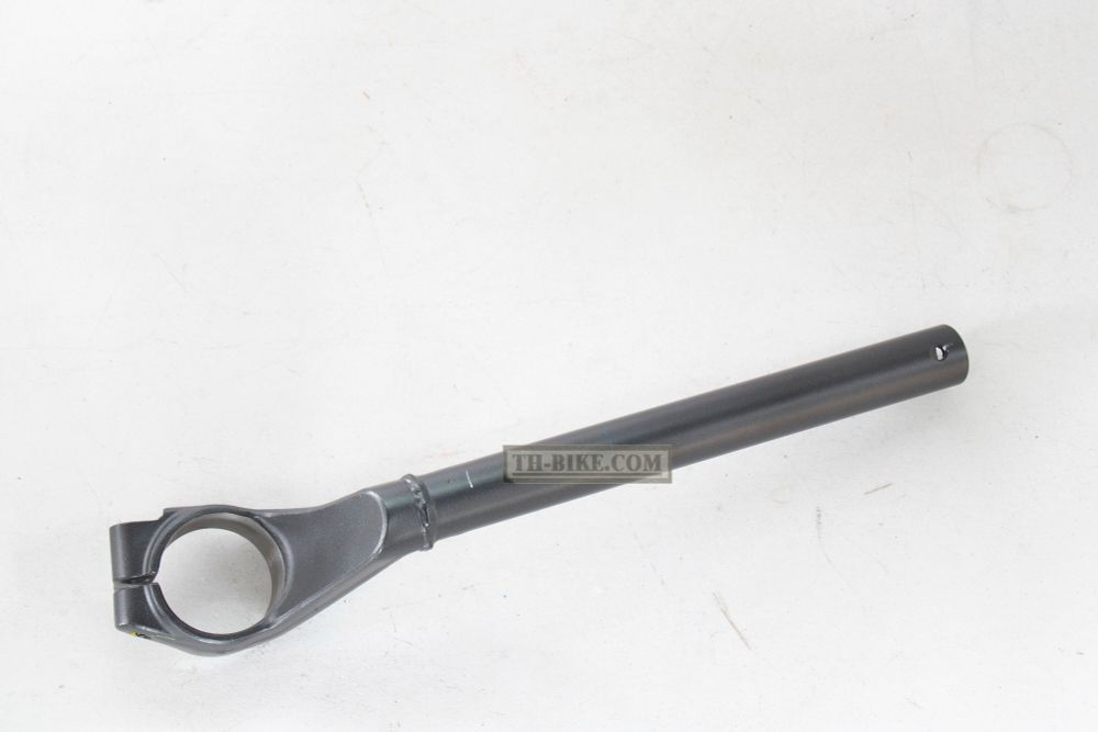 53100-MGZ-J00. PIPE COMP., R. STEERING HANDLE. Clip-on Right CBR500