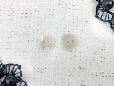 Пуговицы блузочные, d 1,1 см, 2 прокола, светлая пудра