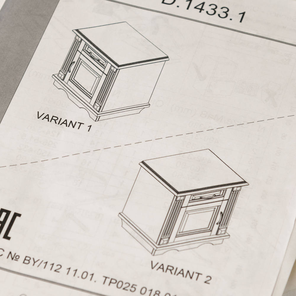 Прикроватная тумба с ящиком и дверью Харви с филенкой для спальни в викторианском стиле, тумба прикроватная деревянная белая с ящиком и дверцей на ножках напольная из массива сосны