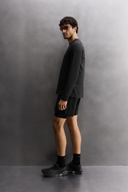 ZARA ПЕРФОРИРОВАННАЯ ФУТБОЛКА С ДЛИННЫМИ РУКАВАМИ, ЧЕРНЫЙ