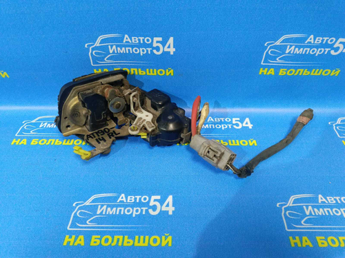 Замок двери задней левой TOYOTA CARINA E 1995