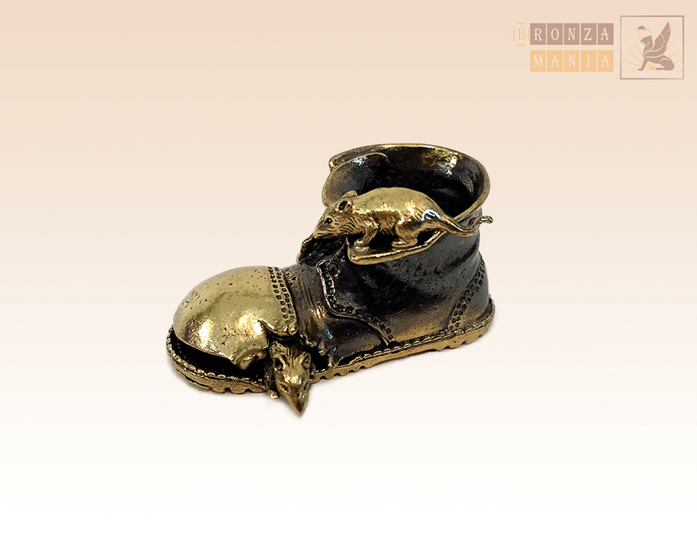 фигурка Башмак с мышами