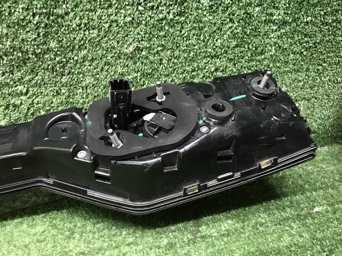 Фонарь крышки багажника Geely Monjaro (2021-н.в.)