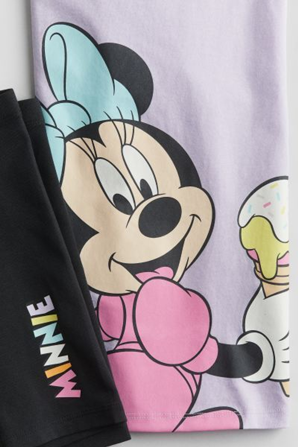 H&M Комплект из футболки и шорт с принтом, светло-фиолетовый