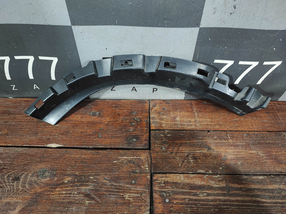 Кронштейн Адаптер молдинга задней правой двери LADA Niva Travel 20-нв Б/У Оригинал 21230821215680