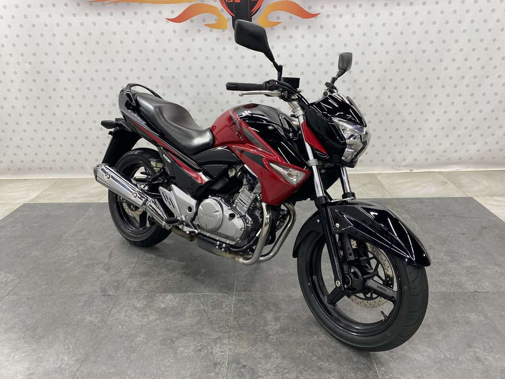 Suzuki GSR250 2015
