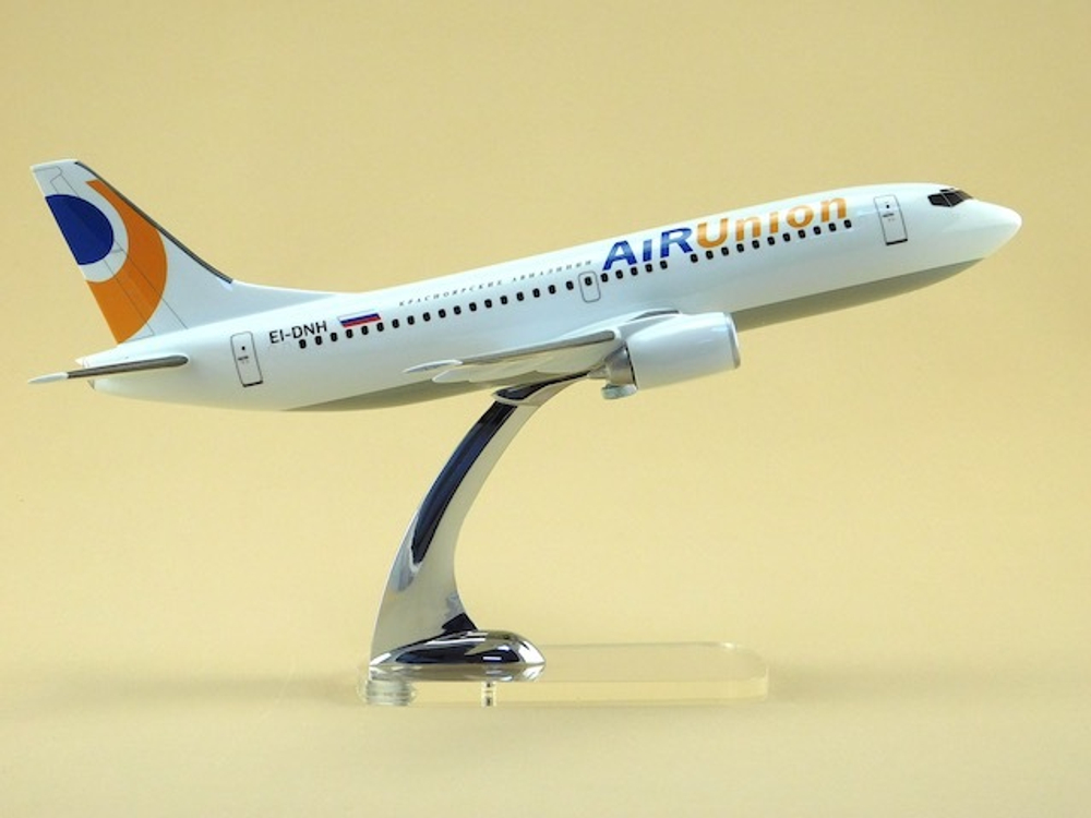 Модель самолета Boeing 737-300 (М1:100 AirUnion)