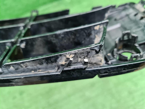 Решетка переднего бампера правая BMW X1 F48 15-19
