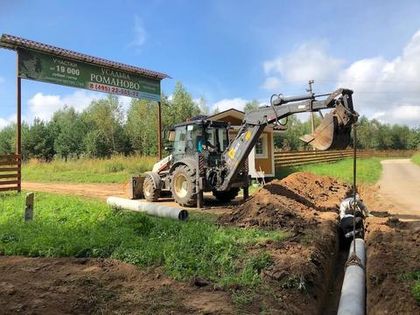 Начался монтаж дренажных труб в «Усадьбе Романово»
