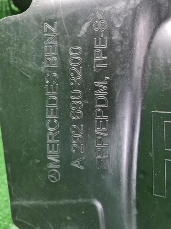 Подкрылок передний правый Mercedes GLE C292 15-19