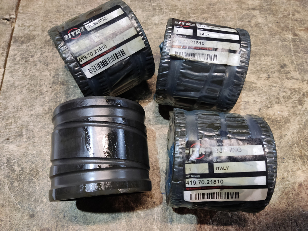 Втулка 419-70-21810