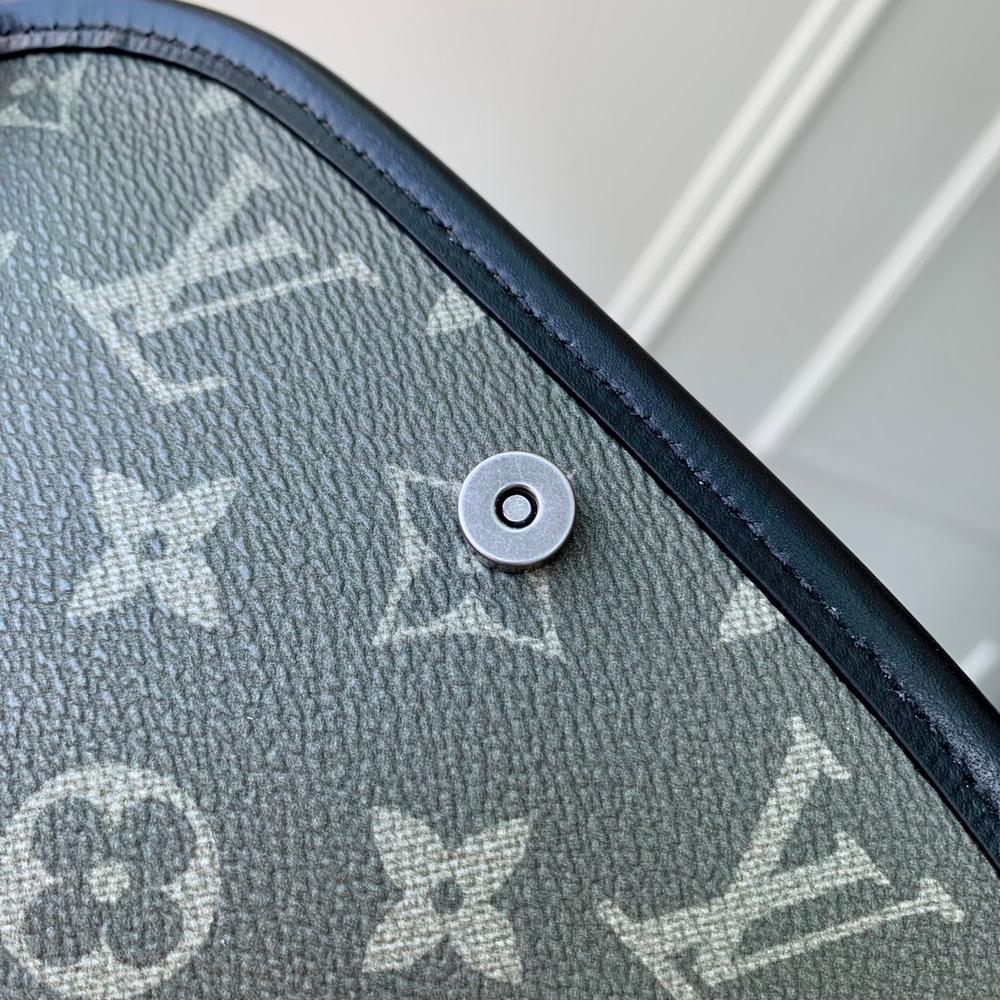 Louis Vuitton Pulse Wearable Wallet
