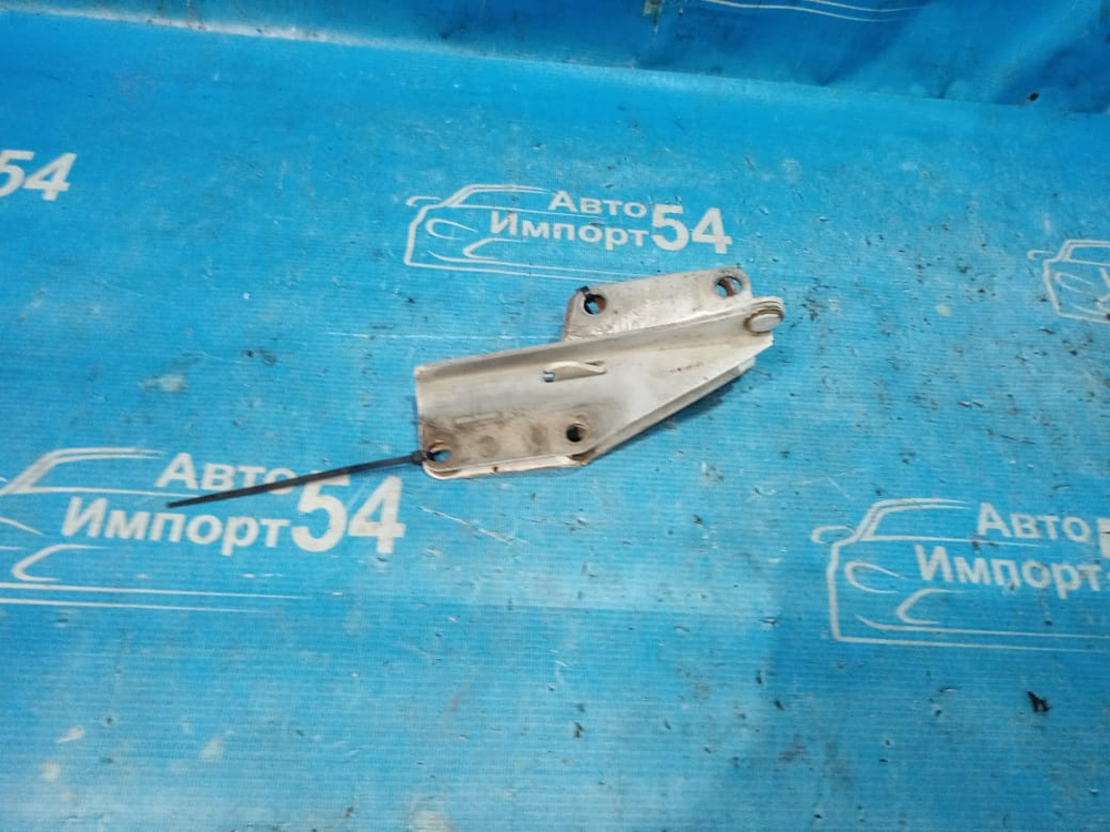 Петля капота правая NISSAN SUNNY 1997