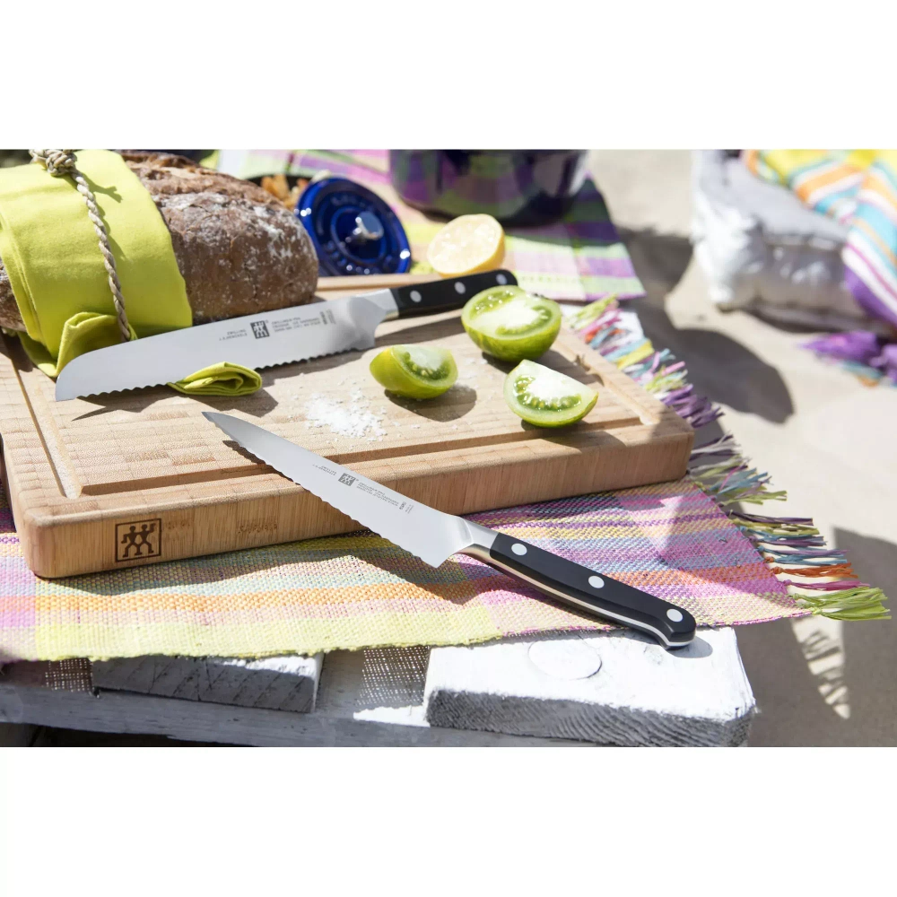 Zwilling - Нож Сантоку Pro 18 см с компактными желобками / артикул   38418-181-0  / GTIN 4009839330209