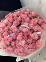 Букет из кустовой пионовидной розы