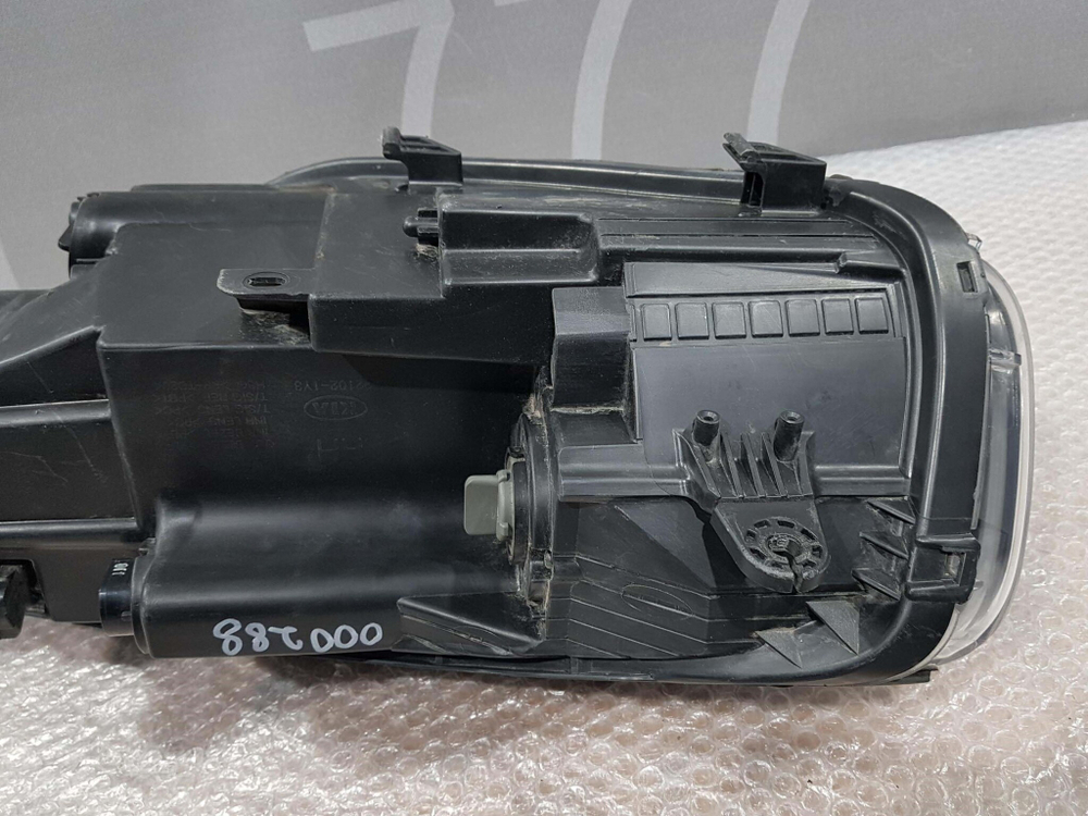 Фара правая LED Kia Picanto 2 (TA) 11-17 Б/У Оригинал 921021Y311