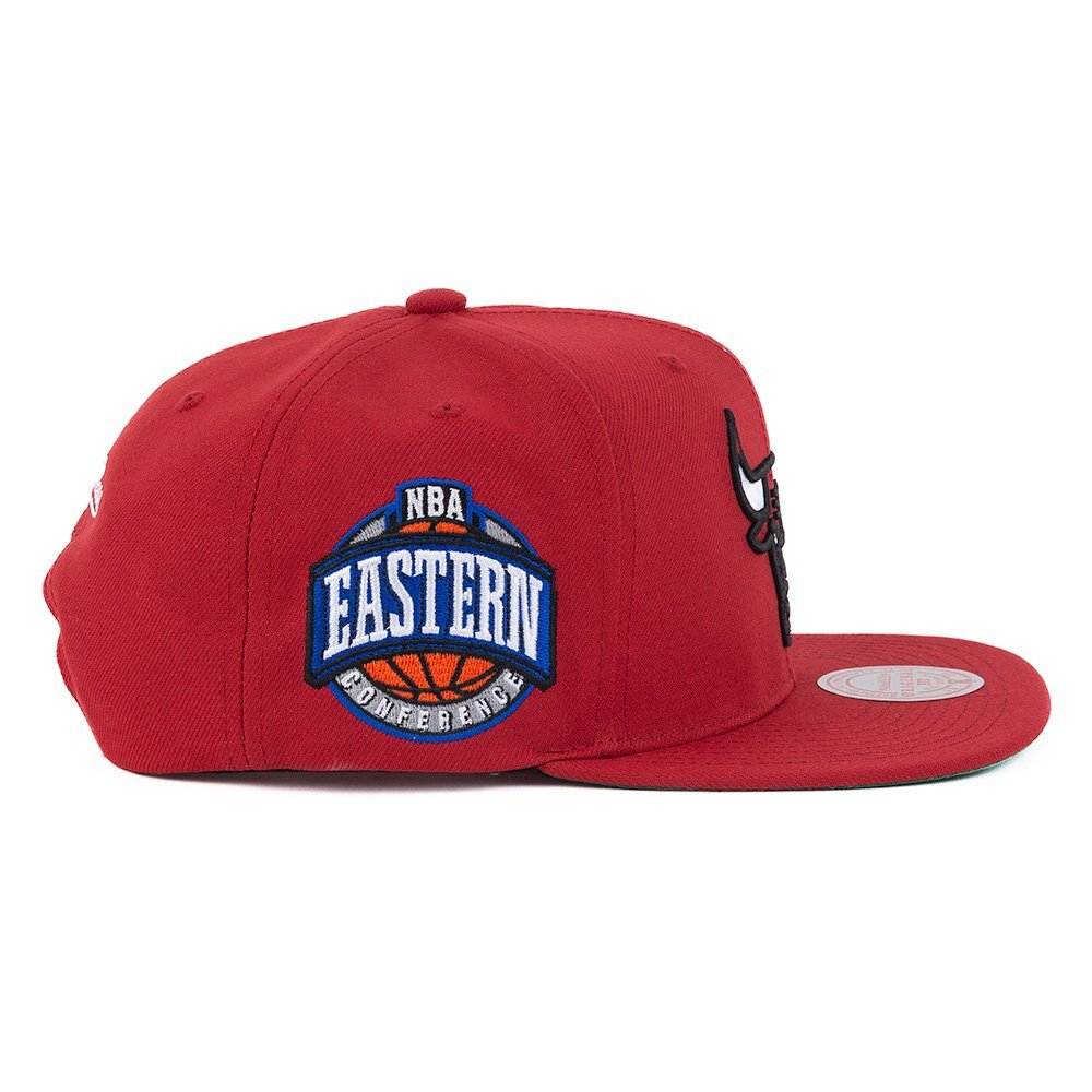 Баскетбольная кепка Mitchell&Ness NBA Conference Patch Snapback Chicago Bulls Cap Red