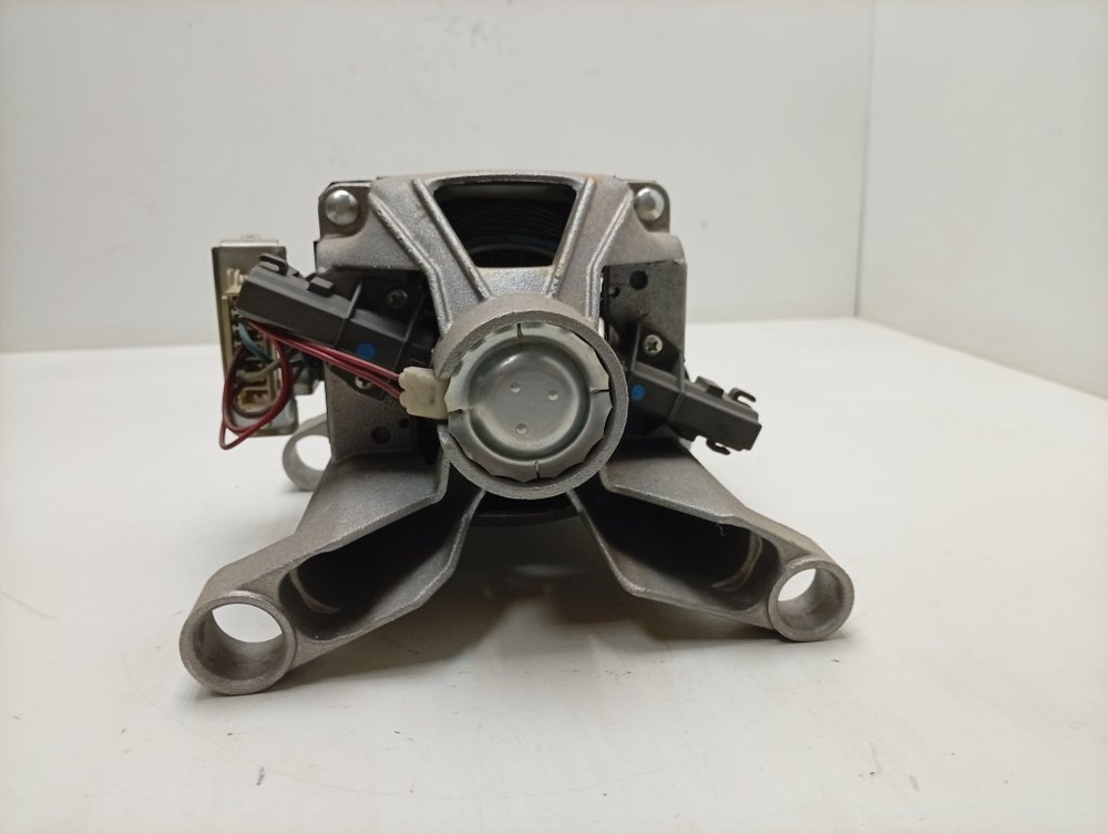 GOY1054L кт48 Двигатель для стиральной машины Candy 41006952 б/у