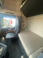 Shacman (Shaanxi) SX* 4x2 Седельный тягач SX4188YY381 (Дизельный, 12,5 л, 473 л.с., АТ)