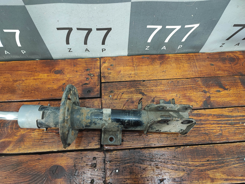 Амортизатор передний правый Suzuki Vitara 2 14-нв Б/У Оригинал 4160154PA