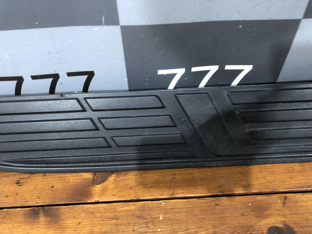 Накладка подножки левой Land Cruiser Prado 150 Б/У Оригинал 5177260150