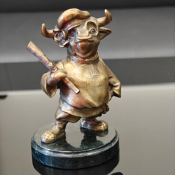 Бронзовая статуэтка "Бык с дубиной"