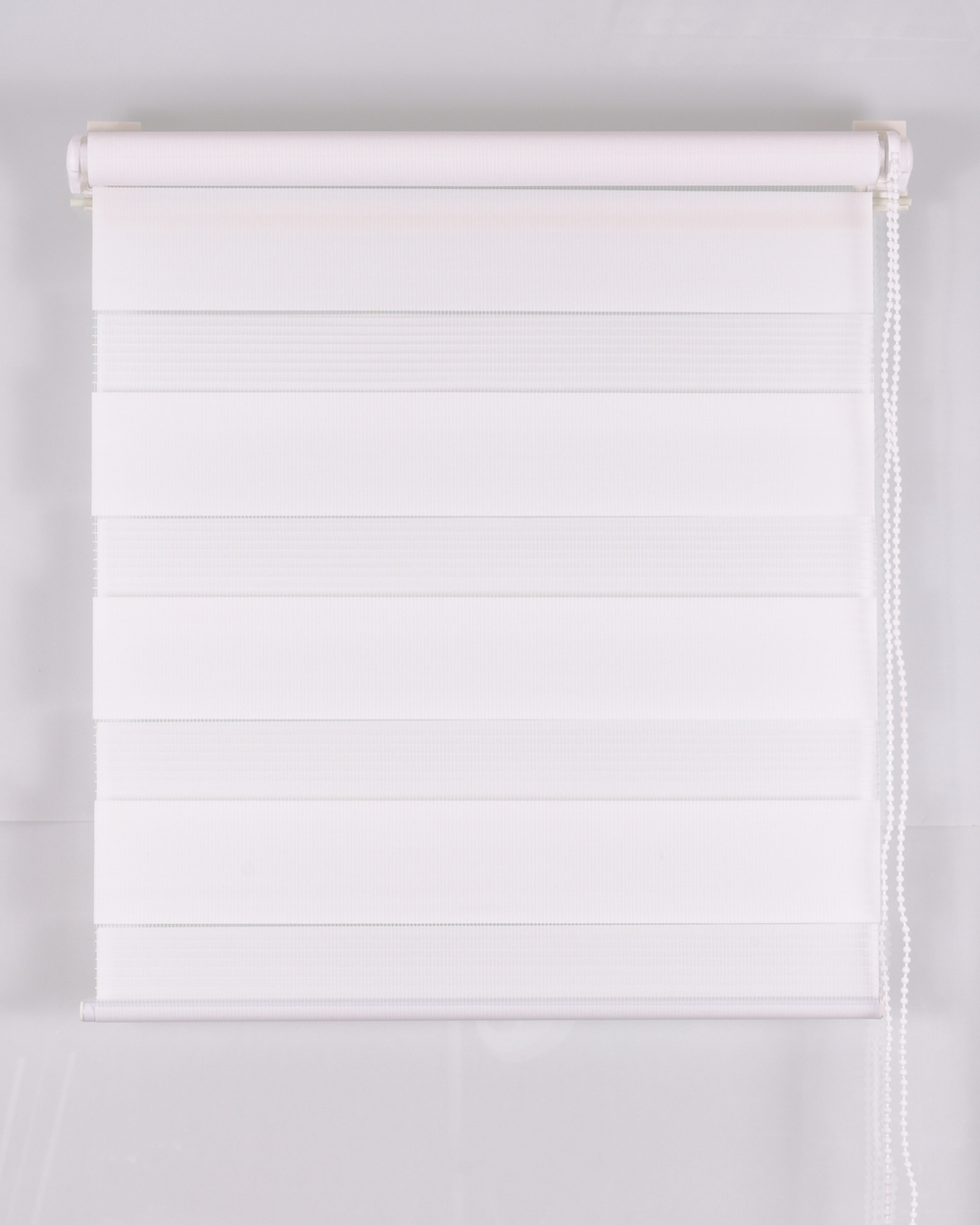 Рулонная штора день и ночь, белый