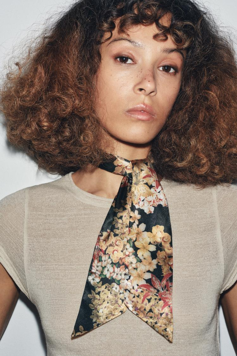 ZARA ПЛАТОК-ГЛУСТОК С ЦВЕТОЧНЫМ ПРИНТОМ, КОРИЧНЕВЫЙ