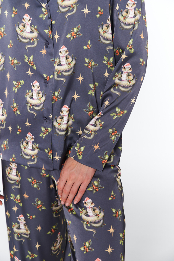 Шелковый костюм (КР и ШОРТЫ) со змейками в 46 размере