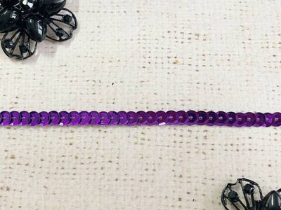 Тесьма пайетки на нитке, ш. 0,6 см