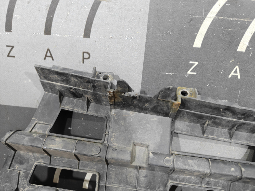 Решетка переднего бампера Kia Mohave (HM) 16-20 Б/У Оригинал 865612J710