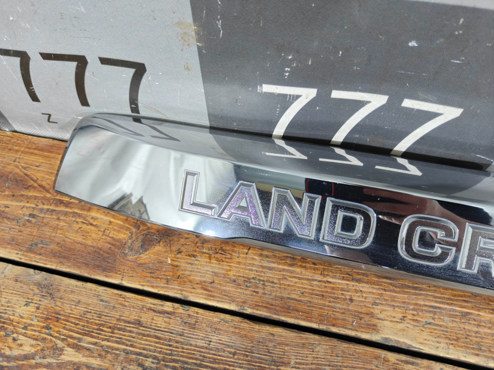 Накладка крышки багажника Toyota Land Cruiser Prado 150 17-24 Б/У Оригинал 7681060131