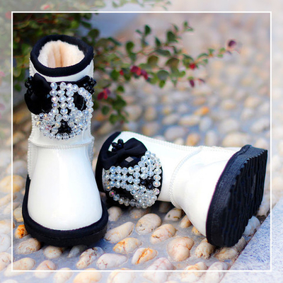 Сапоги детские с аппликацией из страз и бусин