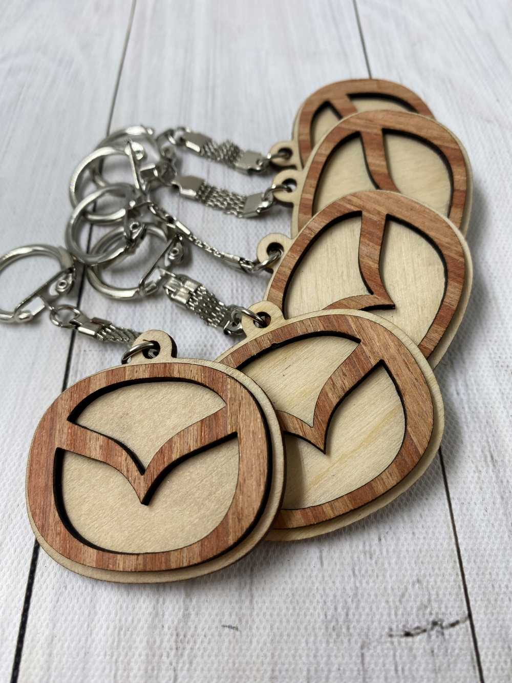 брелок мазда фанера