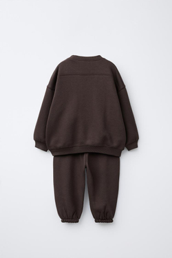 ZARA БАЗОВЫЙ КОМПЛЕКТ ТОЛСТОВКА И БРЮКИ-ДЖОГГЕРЫ С НАШИВКОЙ, ТЕМНО-БОРДОВЫЙ