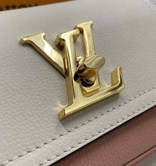 Сумка Louis Vuitton Lockme Tender белый