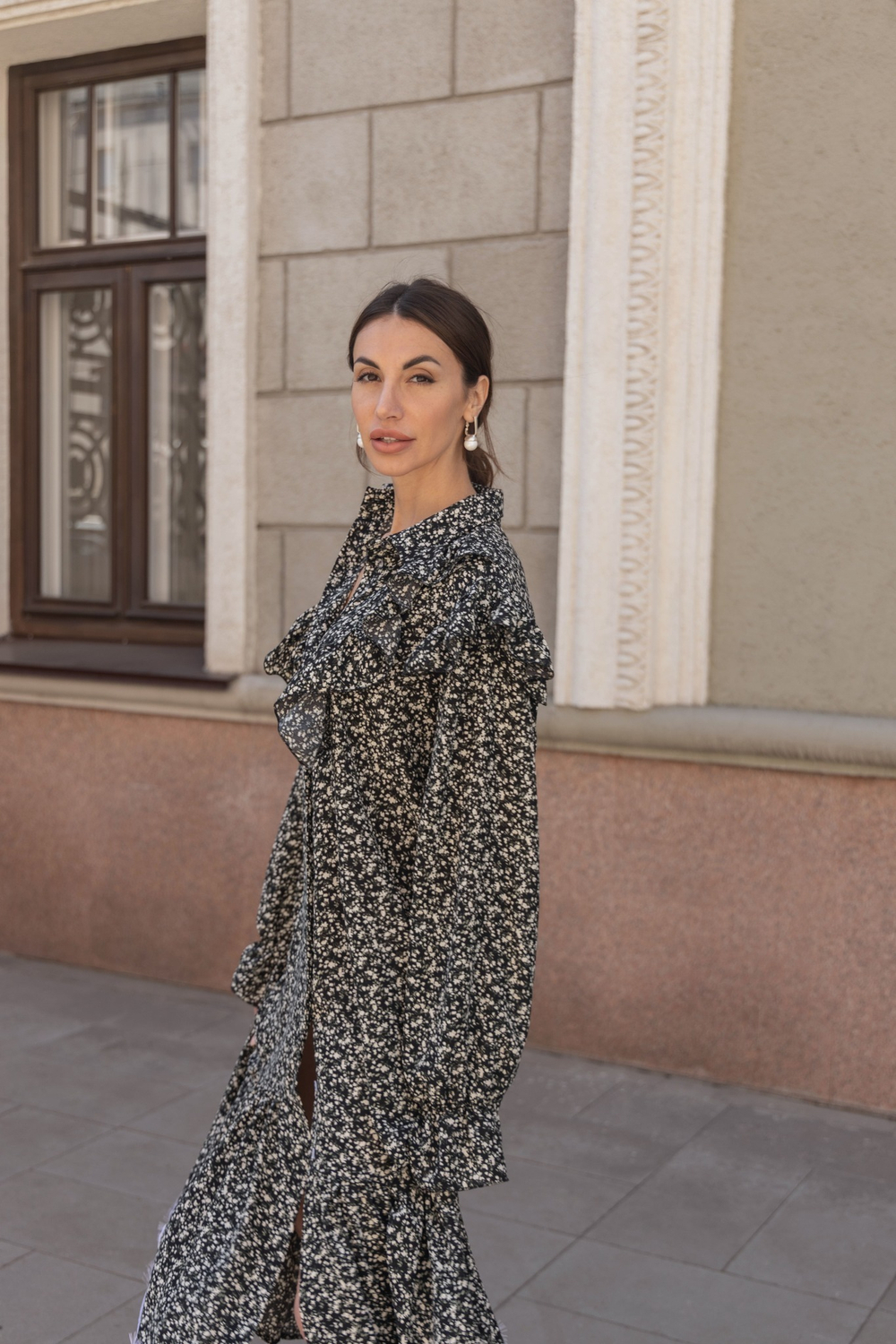 Платье рубашка на пуговках с воланами и отделкой из кружева